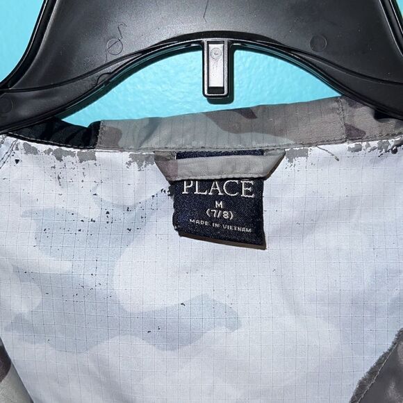 Children’s place light weight rain jacket - Picture 2 of 3